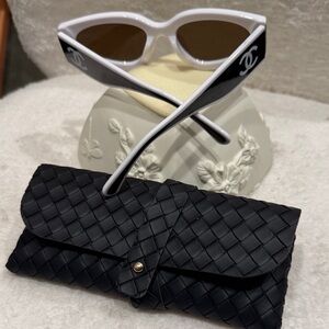 Black CC Cat-Eye Sunglasses with Brown Lenses